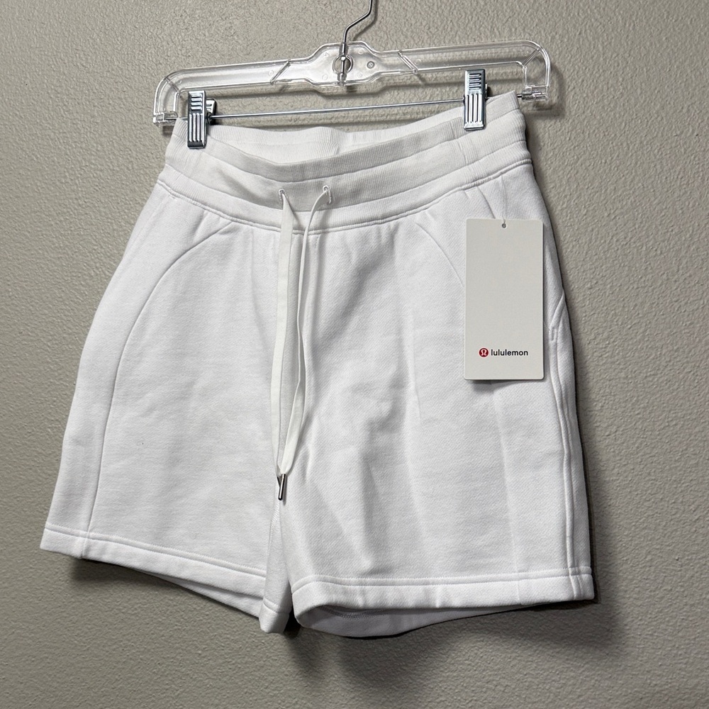 Lululemon Scuba High-Rise Shorts 5” - Picture 6 of 16